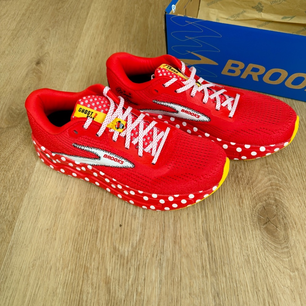 Brooks runDisney Minnie Mouse Running Shoe - Women's 10.5 - Picture 2 of 5